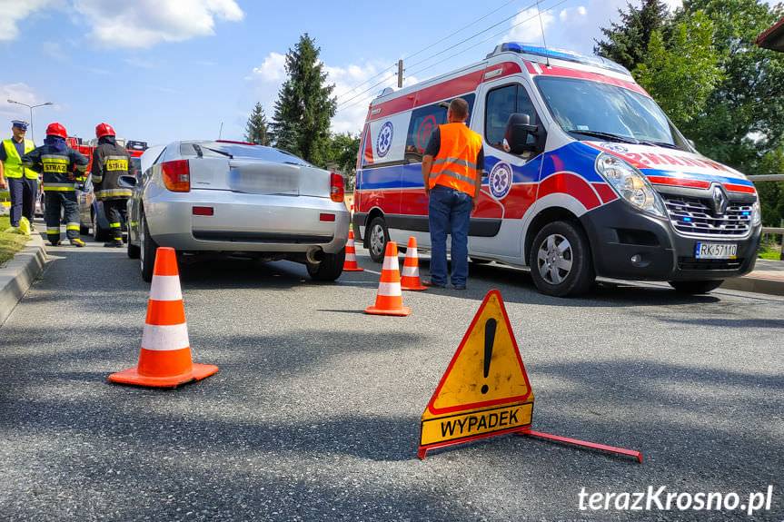 Najechanie na tył pojazdu przyczyną kolizji drogowej