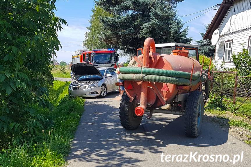 Ciągnik zderzył się z osobówką