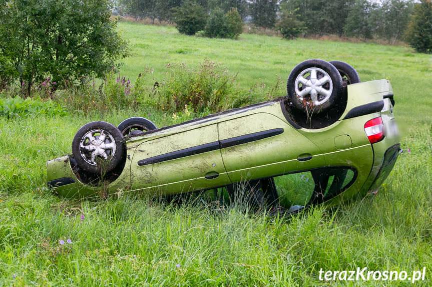 Dachowanie samochodu w Zręcinie