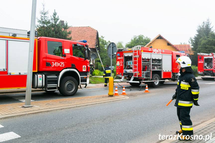 Pożar i zadymienie w drewnianym domu