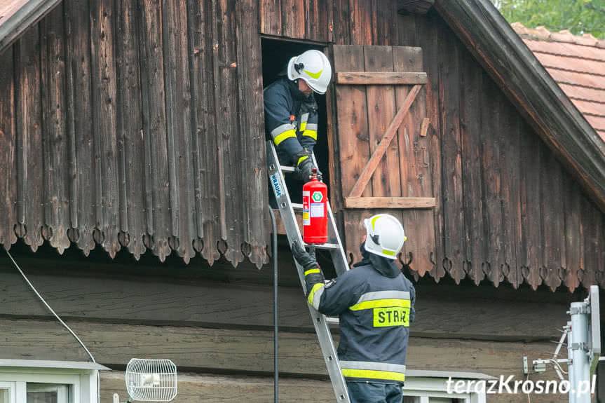 Pożar i zadymienie w drewnianym domu
