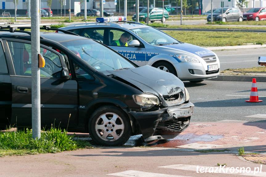 Pojechała pod prąd, doprowadziła do kolizji