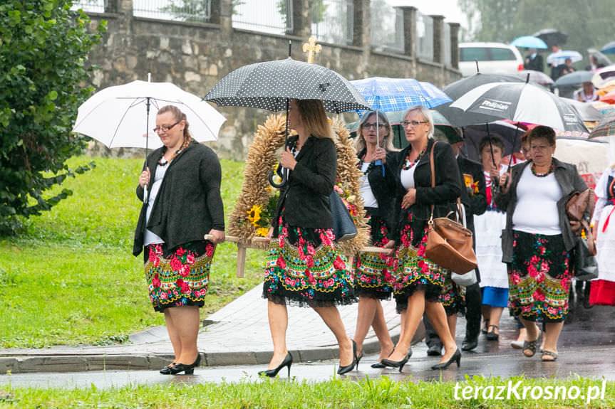 Dożynki w Rogach w strugach deszczu 