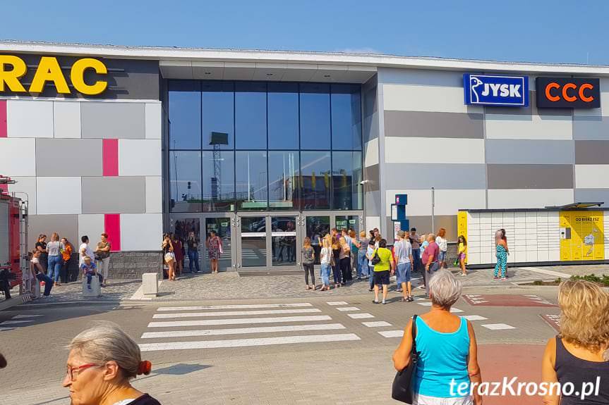 Fałszywy alarm w VIVO! Krosno. Ewakuowano centrum handlowe