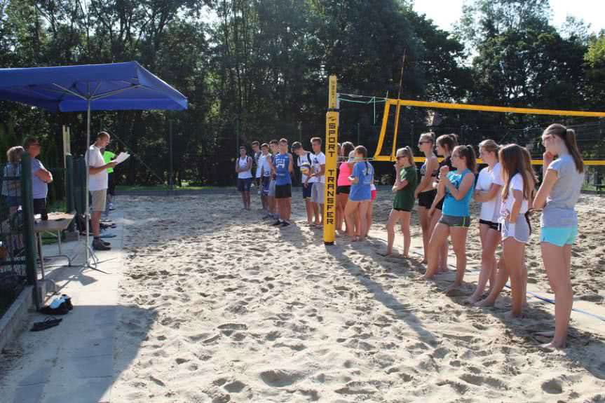 Zacięta walka dziewcząt i chłopców na turnieju o Puchar Burmistrza Gminy Jedlicze