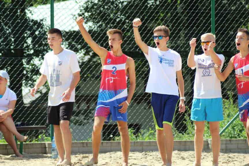 Zacięta walka dziewcząt i chłopców na turnieju o Puchar Burmistrza Gminy Jedlicze