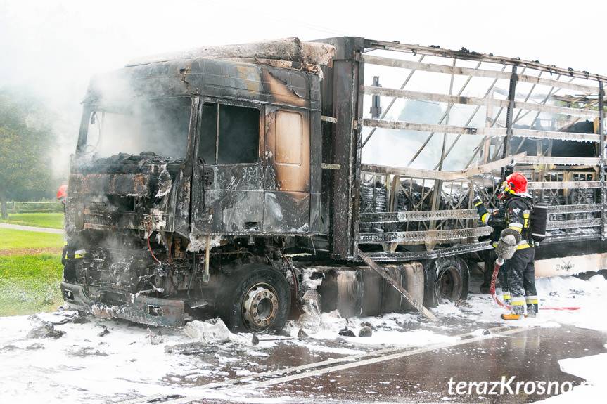 W Komborni spłonął TIR