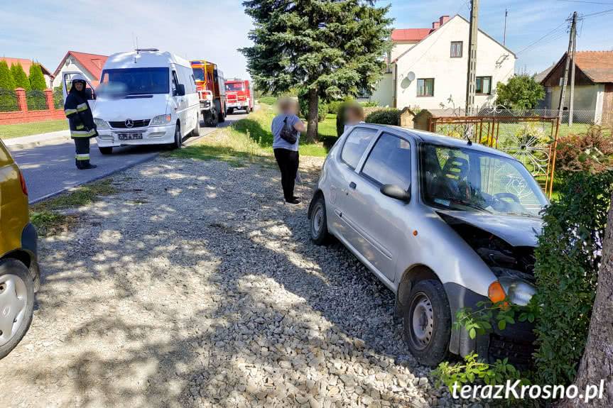 Zderzenie busa z samochodem osobowym