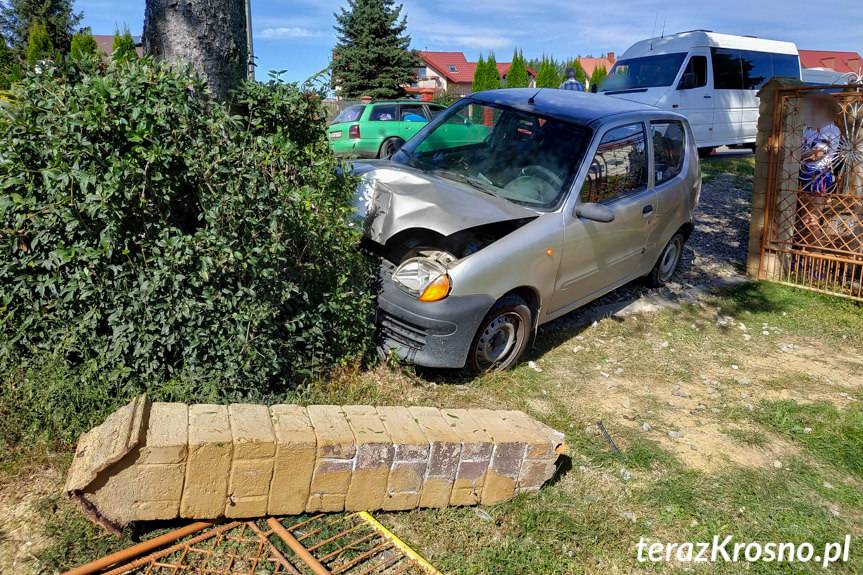 Zderzenie busa z samochodem osobowym