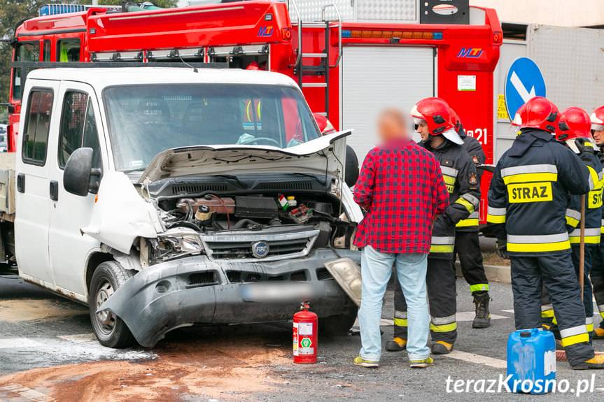 Zderzenie dwóch samochodów na skrzyżowaniu w Krośnie