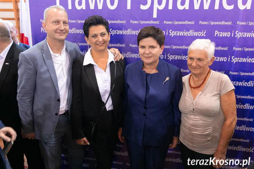 Beata Szydło w Rogach. Przedstawiono ekipę "dobrej zmiany"