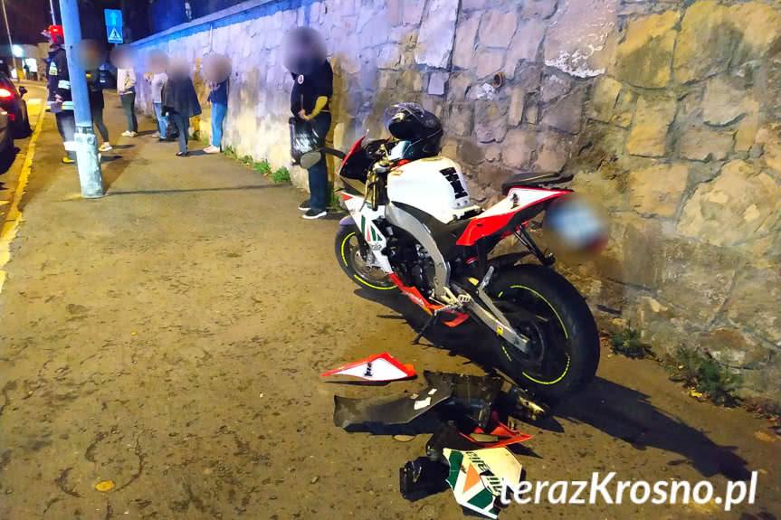 Zderzenie "Elki" z motocyklistą na rondzie