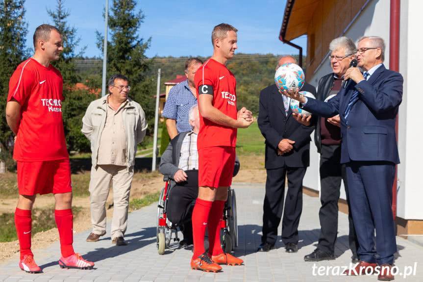 Otwarcie budynku socjalnego przy stadionie w Węglówce
