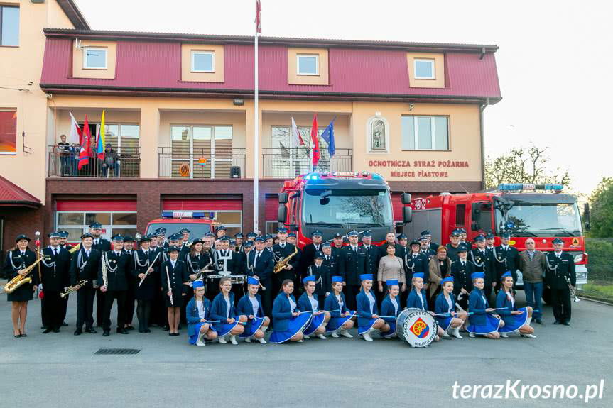 Strażacy hucznie powitali nowy samochód