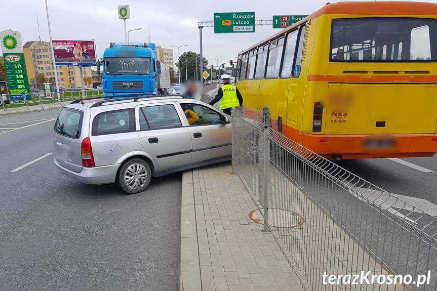 Zderzenie trzech pojazdów w Krośnie
