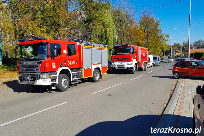 Ktoś rozpylił gaz w bloku przy Lelewela