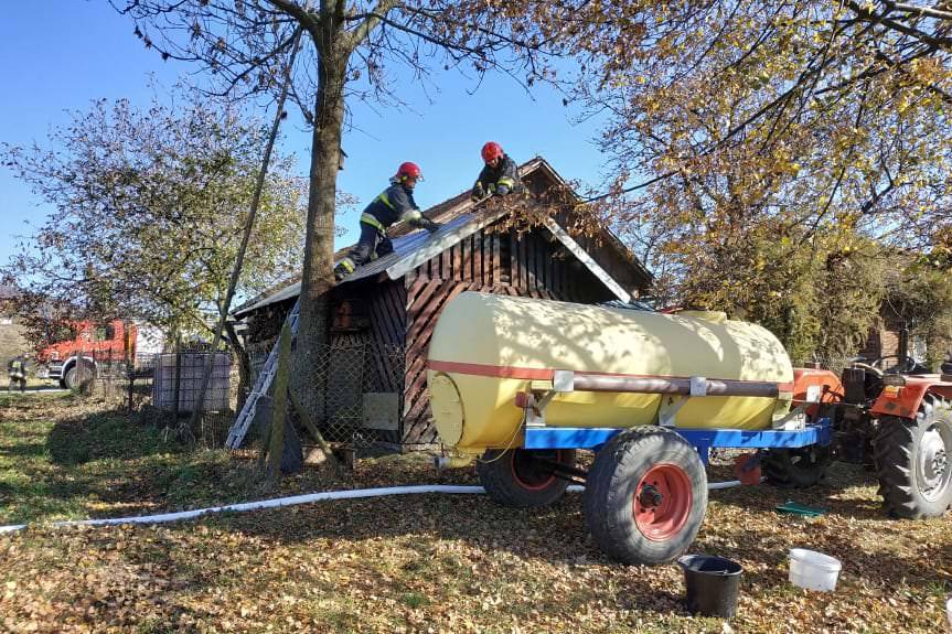 Odrzykoń. Pożar altany z drewnem