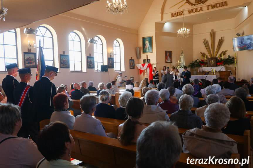 Niżna Łąka. Odsłonięto pomnik upamiętniający ofiary wojen światowych