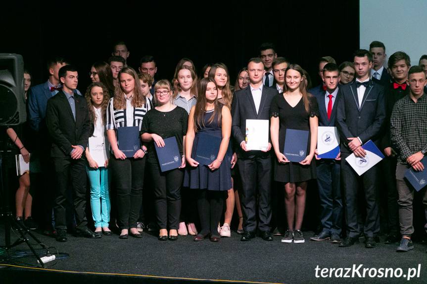 Najzdolniejsi uczniowie odebrali stypendia