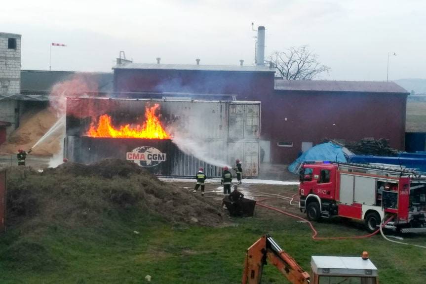 Pożar kontenerów z wiórami tytanowymi