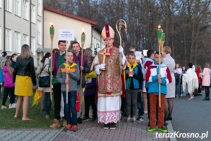 Orszak Świętych w Zręcinie [WIDEO]