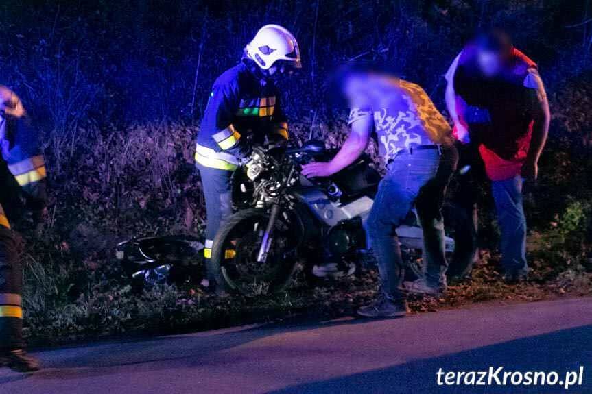 Zderzenie motocykla z samochodem w Rogach