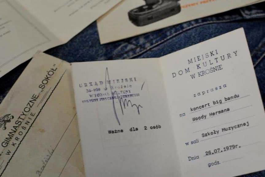 Tradycje rodzinne krośnian w XX - wystawa "Młodość"