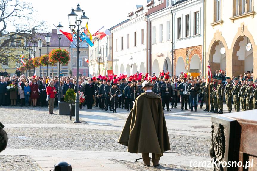Święto Niepodległości w Krośnie. Wspólne odśpiewanie Mazurka Dąbrowskiego [WIDEO]