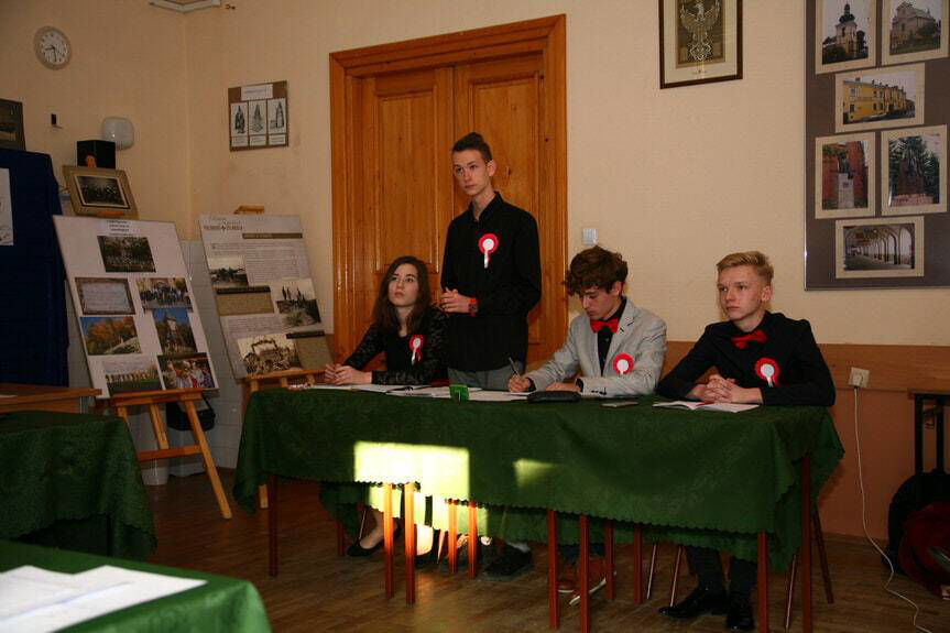 "100 lat Niepodległej" w I LO z Oddziałami Dwujęzycznymi im. M. Kopernika w Krośnie