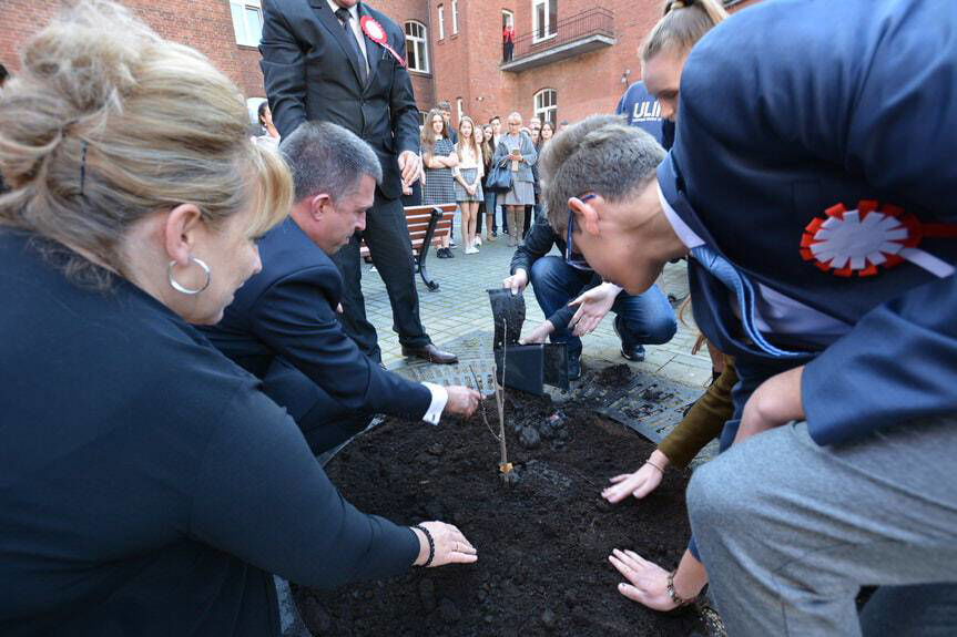 "100 lat Niepodległej" w I LO z Oddziałami Dwujęzycznymi im. M. Kopernika w Krośnie