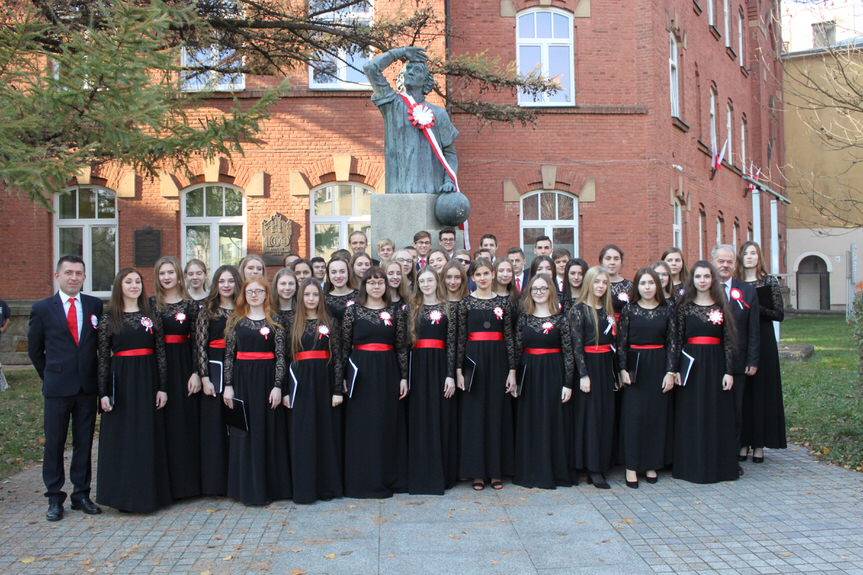 "100 lat Niepodległej" w I LO z Oddziałami Dwujęzycznymi im. M. Kopernika w Krośnie