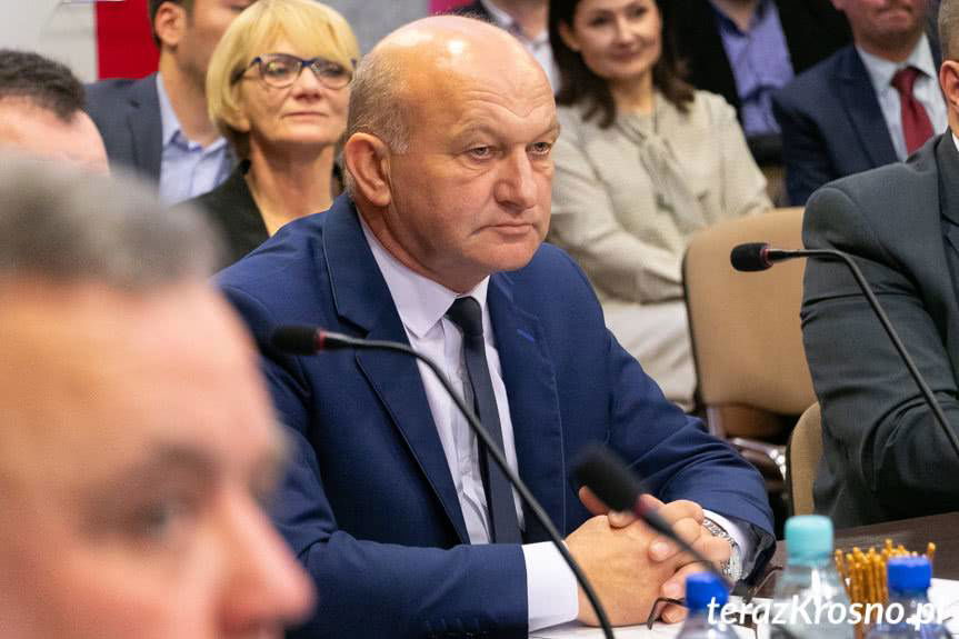 Pierwsza sesja Rady Powiatu Krośnieńskiego. Ślubowanie i wybory władz