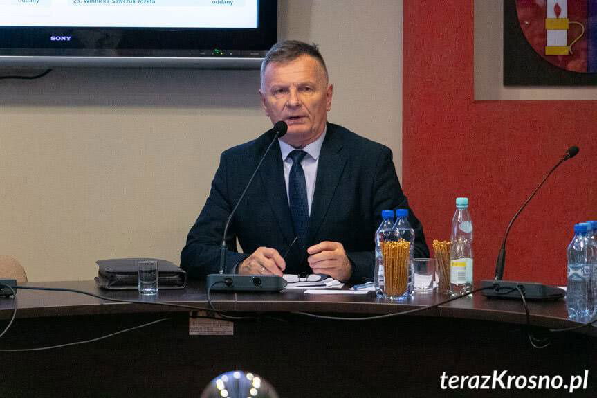 Pierwsza sesja Rady Powiatu Krośnieńskiego. Ślubowanie i wybory władz