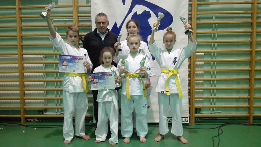 Siedem pucharów podczas Mikołajkowego Turnieju 