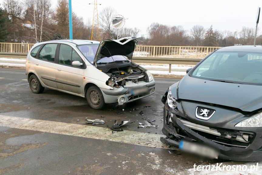 Krosno. Zderzenie peugeota i renault