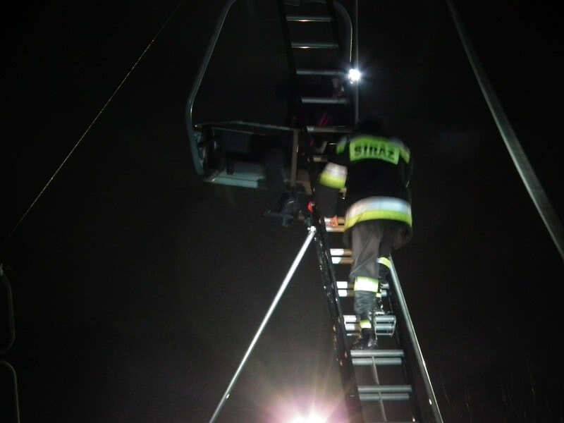 Strażacy ćwiczyli na wyciągu narciarskim w Puławach 