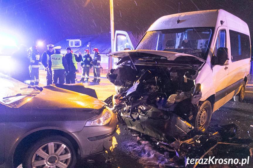 Wypadek w Rymanowie, zderzenie busa z dwoma samochodami osobowymi