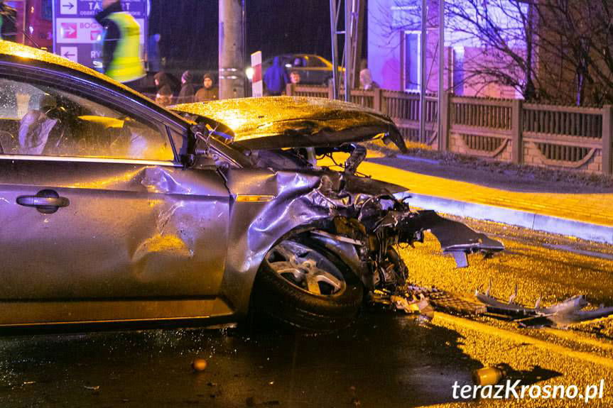 Wypadek w Rymanowie, zderzenie busa z dwoma samochodami osobowymi
