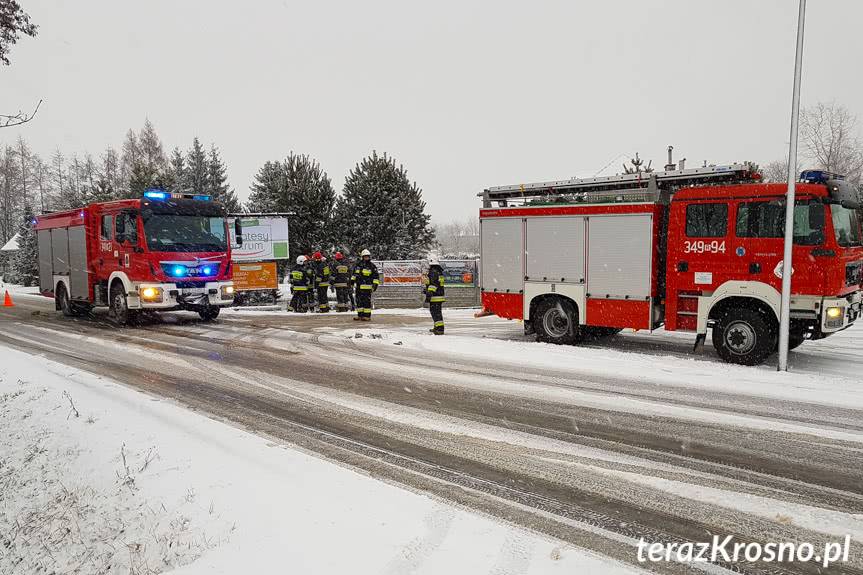 Trudne warunki na drogach. Kolizja drogowa w Odrzykoniu i Potoku