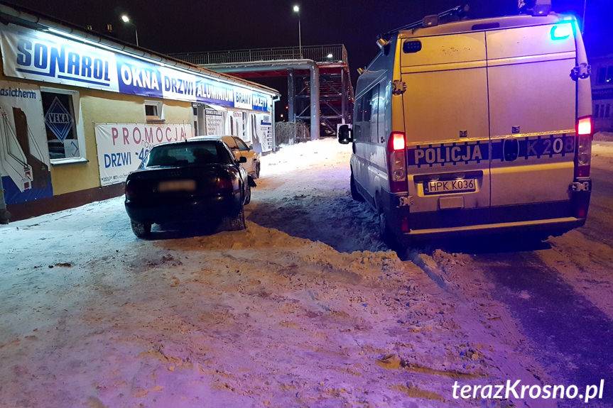 Pijany 36-latek sprawcą kolizji drogowej. Próbował uciekać