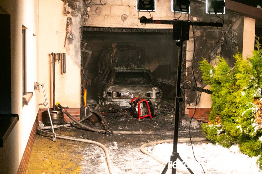 Pożar garażu w Korczynie, jedna osoba poszkodowana