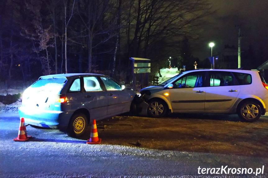 Czołowe zderzenie seata i renault