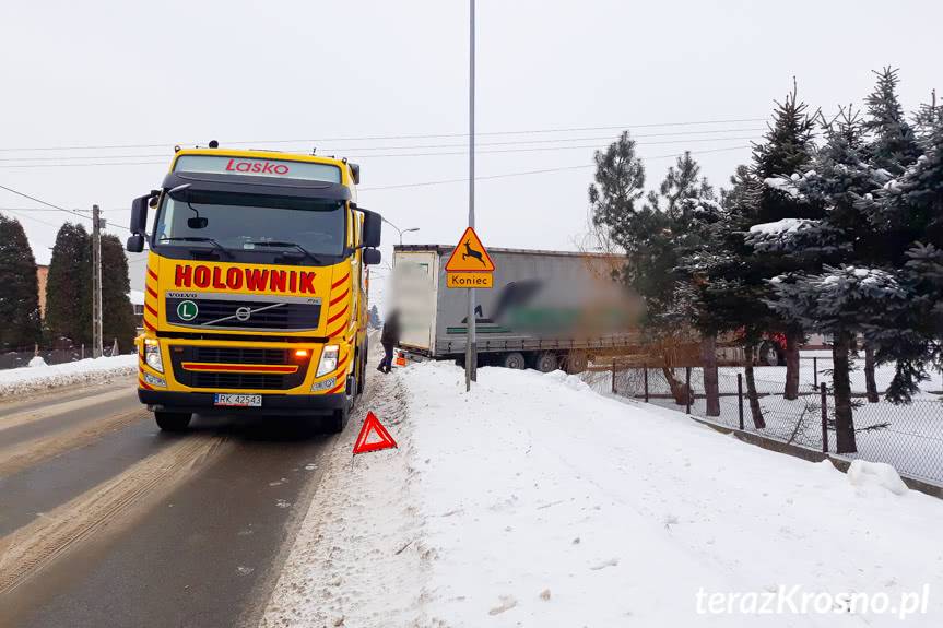 Jedlicze. Nie zmieścił się w zakręcie
