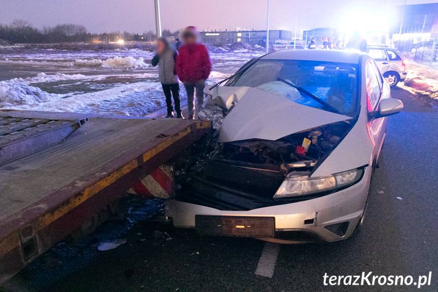 Najechał na tył platformy