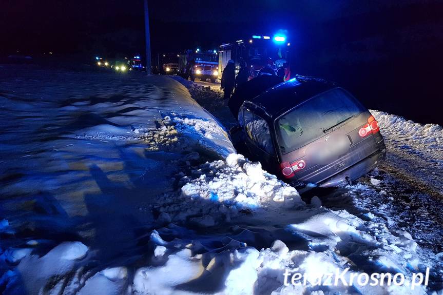 Wjechali do rowu, nie wiadomo kto kierował