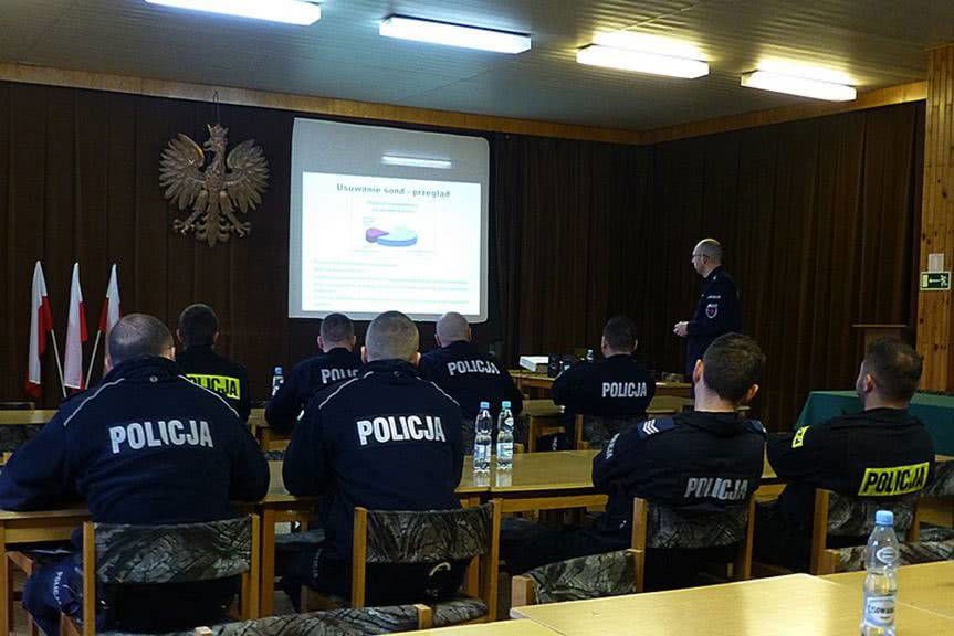 Uczyli się, jak używać paralizatora