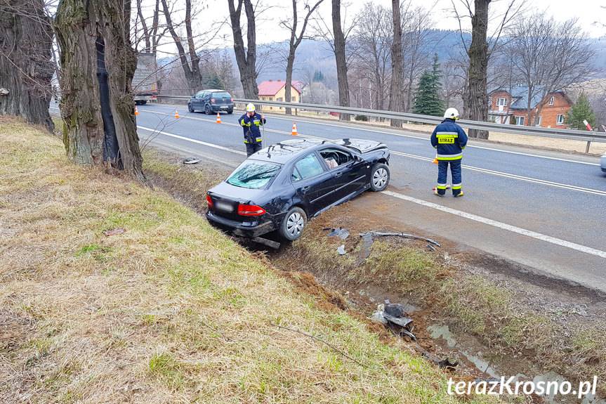 Zboiska. Kierująca saabem wjechała do rowu