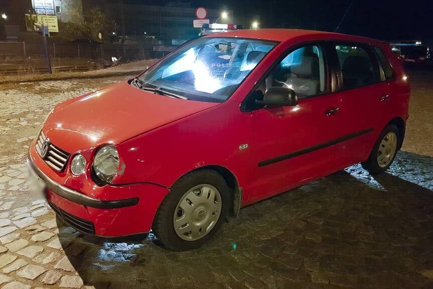 Spowodował kolizję, uderzył w ogrodzenie i uciekł