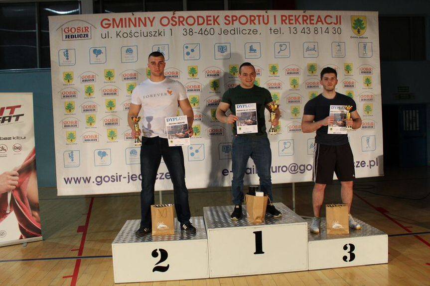 Wyciskali sztangę leżąc