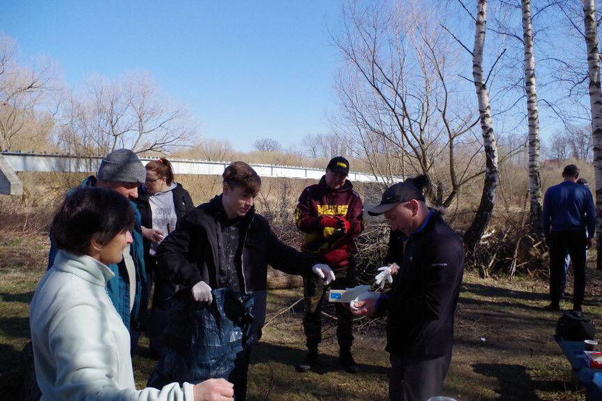 Sprzątali Jasiołkę